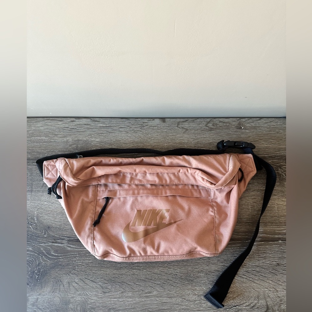 Nike Tech Hip Pack